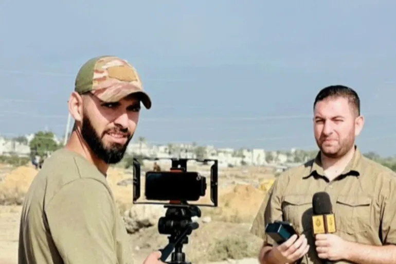الصحفيان الشهيدان: مصور الجزيرة مباشر أحمد وشاح (يسار) ومراسلها محمد وشاح