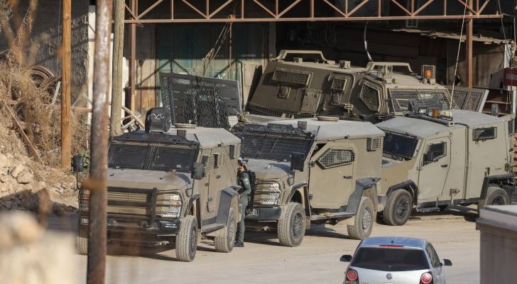 انتشار عسكري في الأحياء بعد منتصف الليل وعمليات تفتيش واسعة تنتهي دون اعتقالات