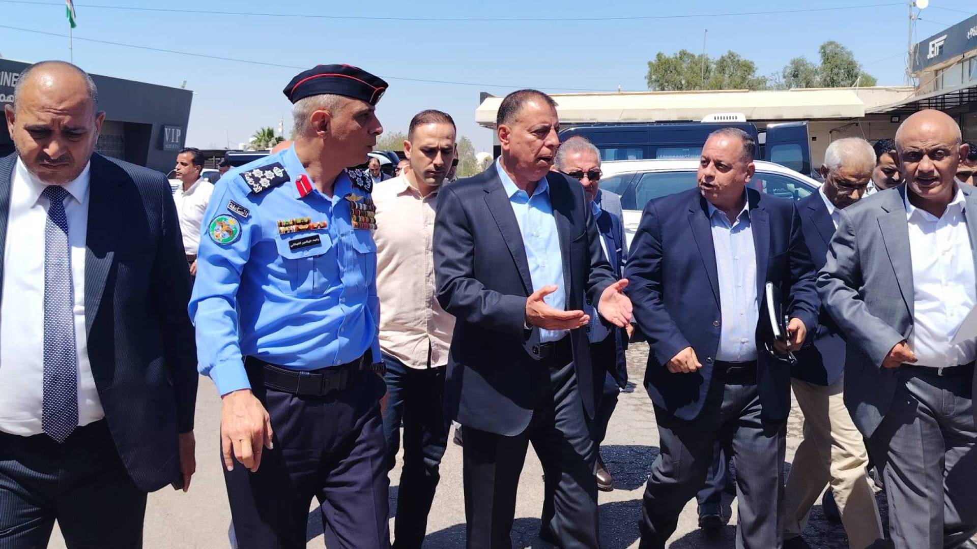 للمرة الثانية خلال أسبوع.. وزير الداخلية الأردني يجري زيارة مفاجئة لـ "جسر الملك حسين"