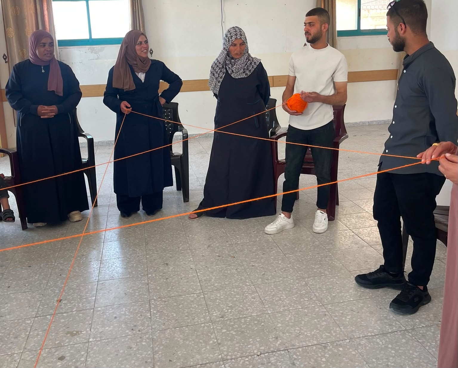 جمعية المرأة العاملة الفلسطينية تنظم ورشة حول "المشاركة المجتمعية" للنساء والشباب في أم سلمونة