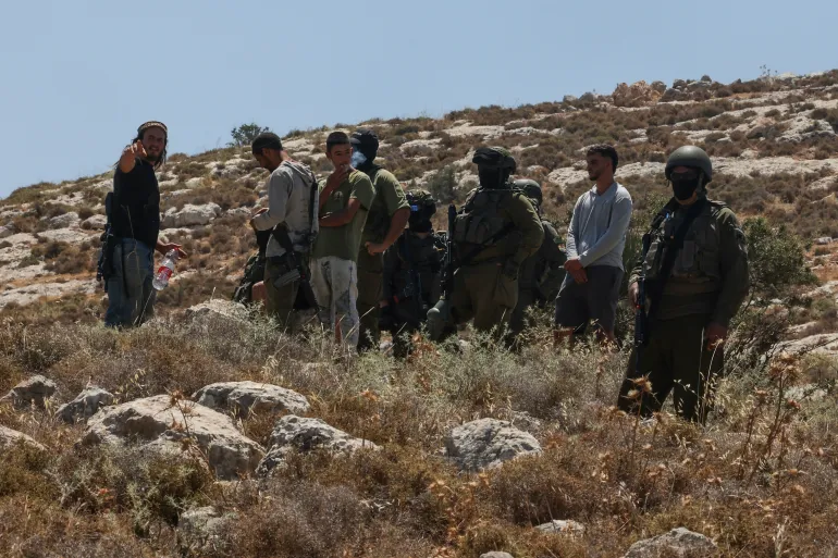 احتجاجات فلسطينية ضد مصادرة الأراضي في الخليل