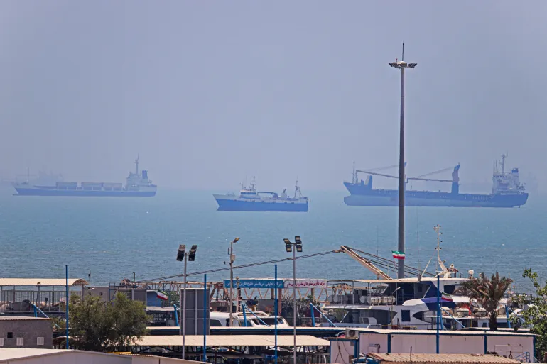 سفن راسية في بندر عباس على طول مضيق هرمز 18 يونيو 2026 (الفرنسية)