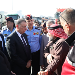 وزير الداخلية الأردني يوضح أسباب الحجز المسبق عبر منصة جسر الملك حسين