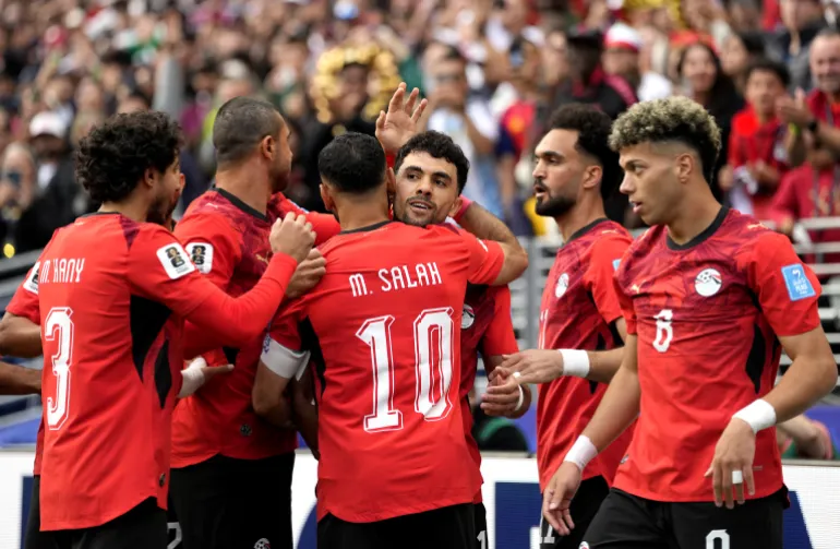 لاعبو مصر يحتفلون بالهدف في شباك إيران (الأوروبية)