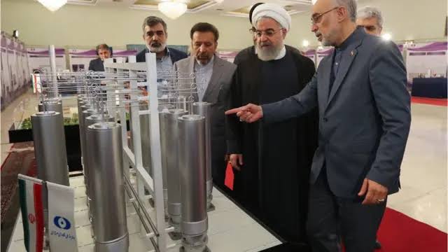 مذكرة التفاهم تحدد آليات التعامل مع اليورانيوم المخصب.. وخلاف بحري متصاعد حول إدارة مضيق هرمز