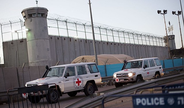 الكنيست يفشل في تمرير قانون منع الصليب الأحمر من زيارة الأسرى الفلسطينيين