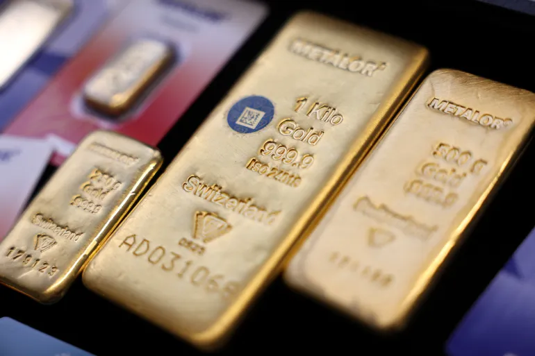 الذهب ارتد فوق 4000 دولار خلال تعاملات اليوم (رويترز)