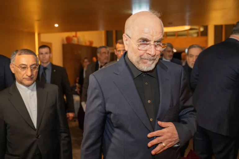 رئيس البرلمان الإيراني محمد باقر قاليباف في منتجع بورغنشتوك قرب لوسيرن في سويسرا (رويترز)