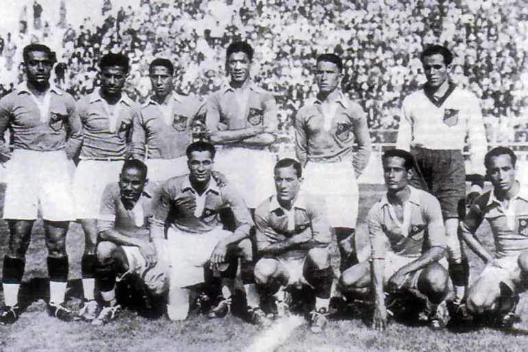 المنتخب المصري المشارك في مونديال إيطاليا 1934 وهو أول منتخب عربي وأفريقي يشارك في البطولة (الصحافة المصرية)
