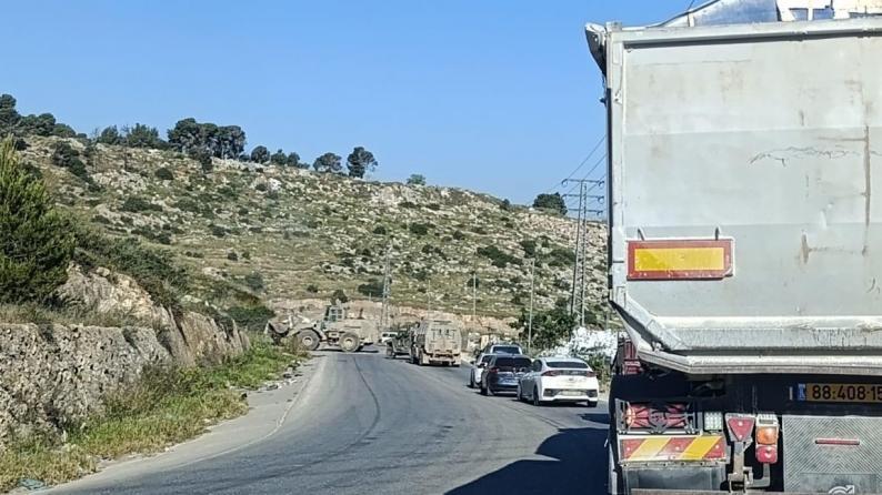 تشديد عسكري إسرائيلي ودفع بآليات "إيتان" على طريق جنين–نابلس