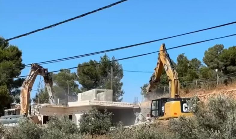 الاحتلال يهدم منزلين جنوب الخليل ويرفع حصيلة عمليات الهدم إلى 16 منشأة في الضفة والقدس