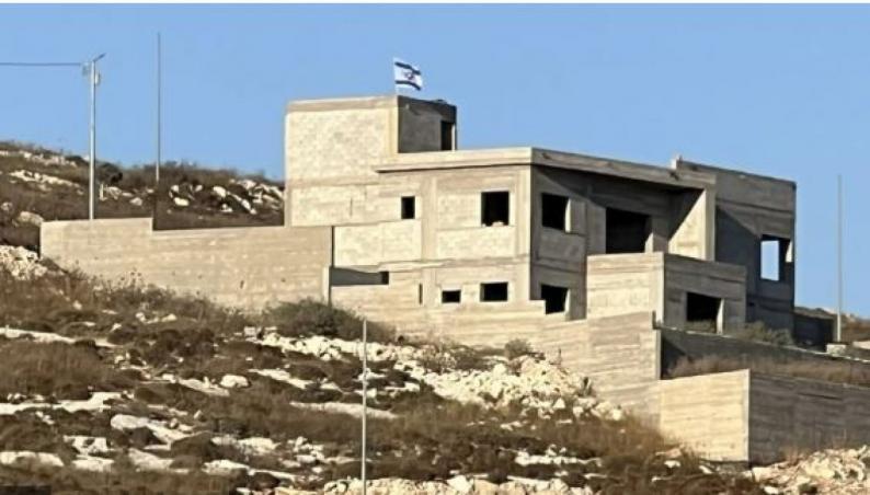 ليلة ساخنة في الضفة والقدس: إصابات واستيلاء على منازل وبؤر استيطانية جديدة