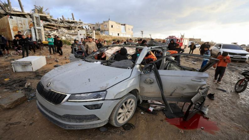 قصف مسيرة إسرائيلية لمركبة مدنية يرفع حصيلة الشهداء بغزة