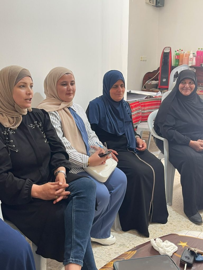 جمعية المرأة العاملة تنفذ تدريباً لتعزيز المواطنة وبناء المبادرات لعضوات مجلس الظل في ترقوميا
