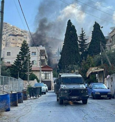 الاحتلال يفجر منزلاً سكنياً في نابلس بعد محاصرته لساعات وسط مداهمات واسعة