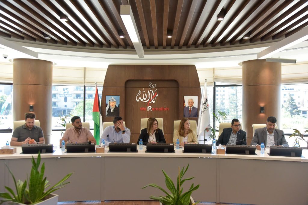 بلدية رام الله تعلن عن دمج المجموعة الشبابية في لجانها وتنظيم لقاءات دورية لبحث المبادرات المجتمعية