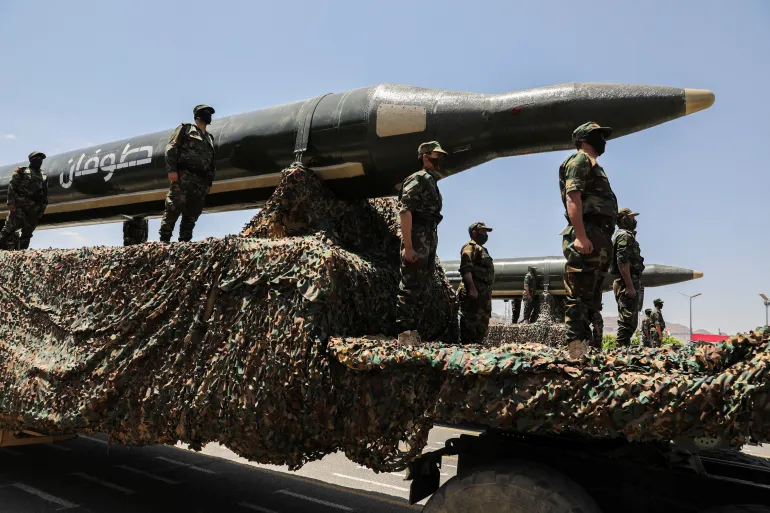 A view of ballistic missiles during a military parade held by the Houthis to mark the anniversary of their takeover in Sanaa, Yemen September 21, 2023. REUTERS/Khaled Abdullah
جماعة الحوثي خلال استعراض صواريخ باليستية في صنعاء (رويترز-أرشيف)