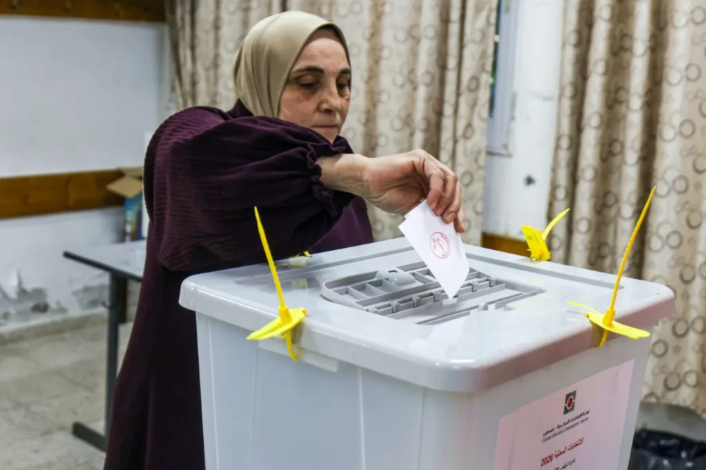 دعوات واسعة لتزامن إجراء الانتخابات الرئاسية والتشريعية الفلسطينية
