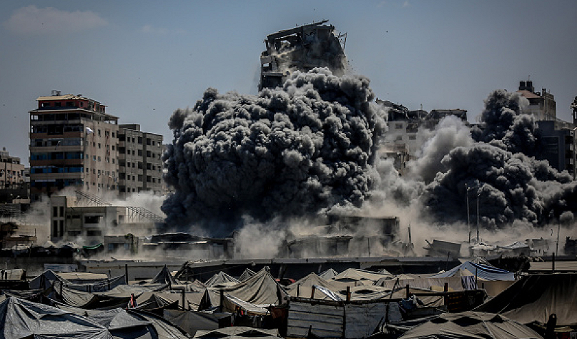 قوات الاحتلال تنفذ عمليات قصف ونسف في غزة (Getty Images)