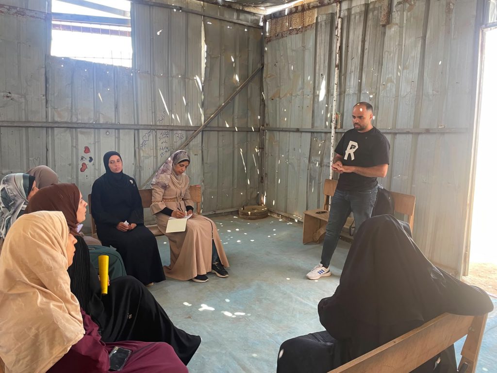 جمعية المرأة العاملة تعزز المشاركة السياسية للنساء بورشة تدريبية في دير البلح