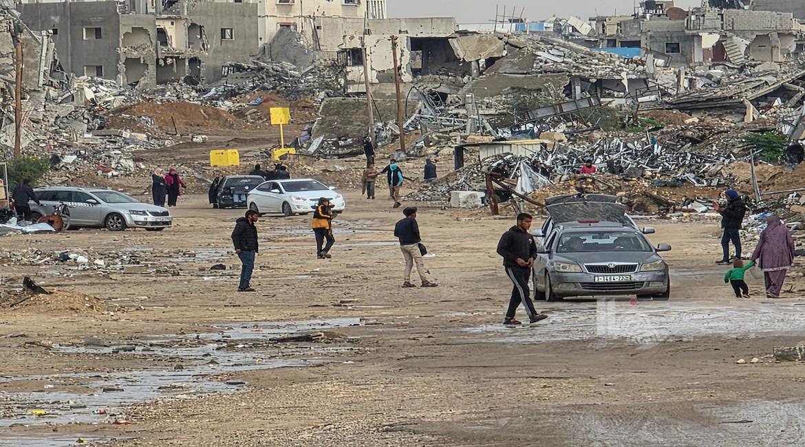 السواتر الترابية كحدود بديلة.. مخطط إسرائيلي لتقليص مساحة قطاع غزة وتدمير مقومات الحياة