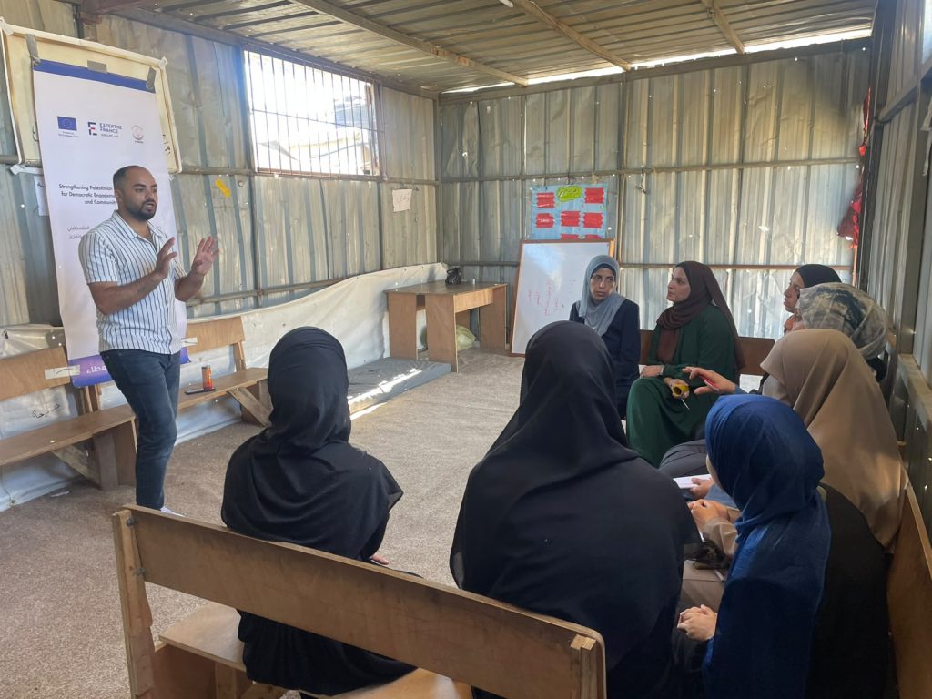 جمعية المرأة العاملة تجمع 11 عضوة في أحد مراكز الإيواء لدعم مشاركة النساء في صنع القرار المحلي