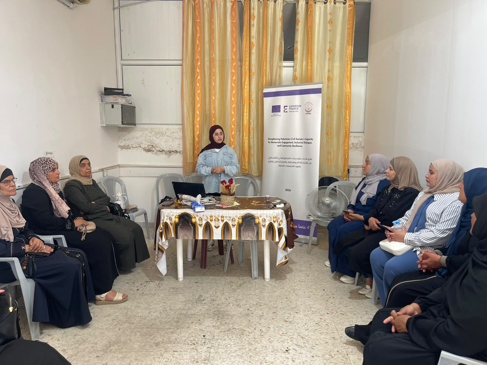جمعية المرأة العاملة تنفذ تدريباً لتعزيز المواطنة وبناء المبادرات لعضوات مجلس الظل في ترقوميا