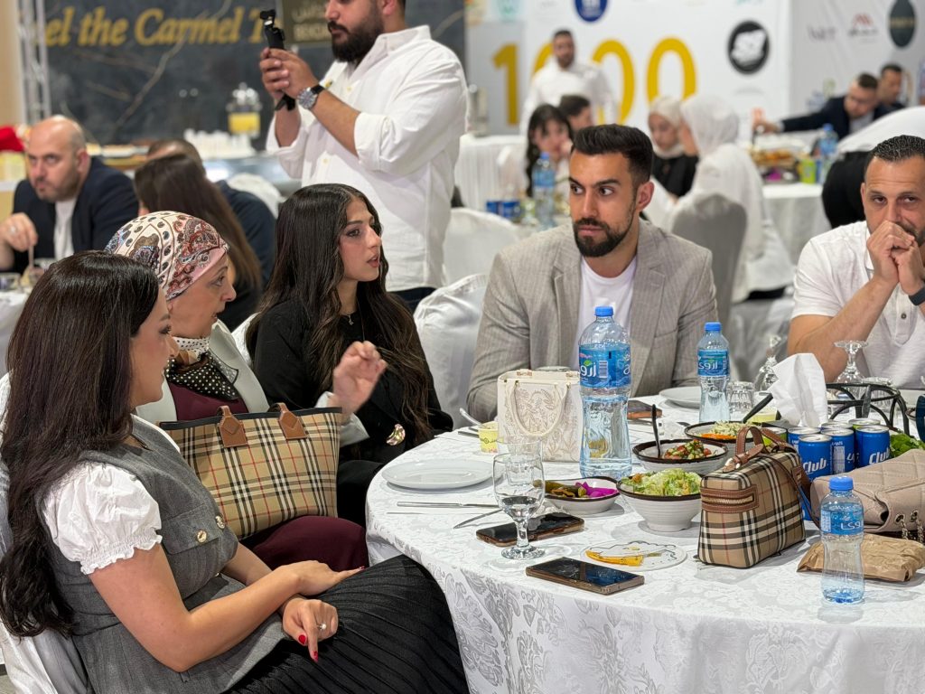 شهدت رام الله إطلاق منصة المرشد برعاية المحافظة ليلى غنام وحضور وزير الاقتصاد، كدليل رقمي يربط المواطنين بالمؤسسات والمهنيين في مكان واحد.