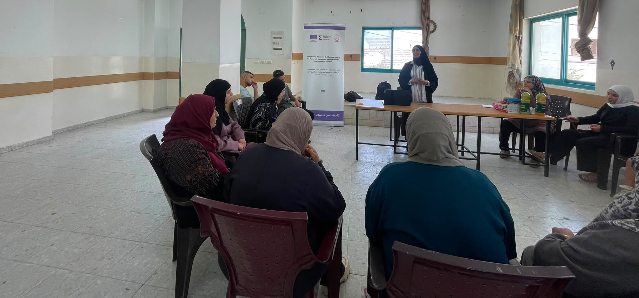 جمعية المرأة العاملة الفلسطينية تطلق مبادرة لترسيخ قيم الديمقراطية والمواطنة الفاعلة بأم سلمونة