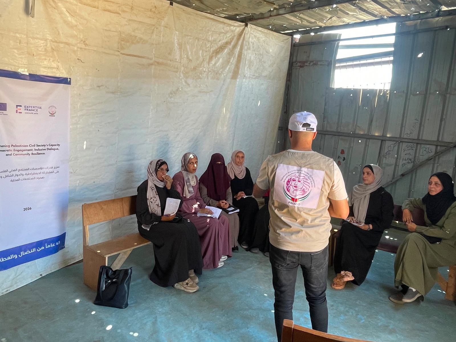 جمعية المرأة العاملة تدرب عضوات بلدية دير البلح بمراكز الإيواء لتمكين المرأة قيادياً بدعم أوروبي