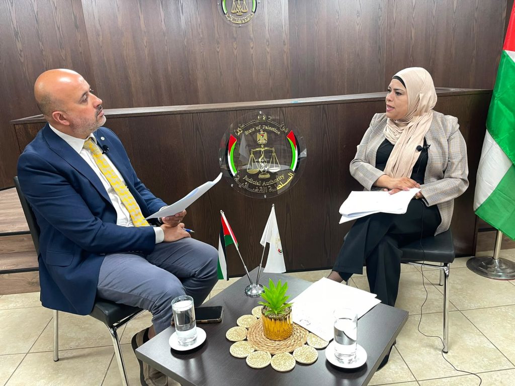 "عين على العدالة" يناقش تحديات تراكم القضايا وجهود تطوير منظومة العدالة في فلسطين