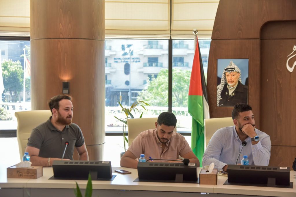 بلدية رام الله تعلن عن دمج المجموعة الشبابية في لجانها وتنظيم لقاءات دورية لبحث المبادرات المجتمعية