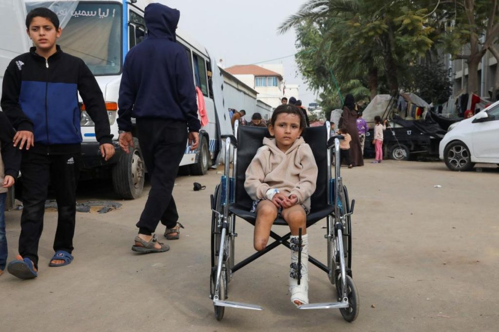 حصار غزة يلتهم أطراف الأطفال ويشل القطاع الصحي
