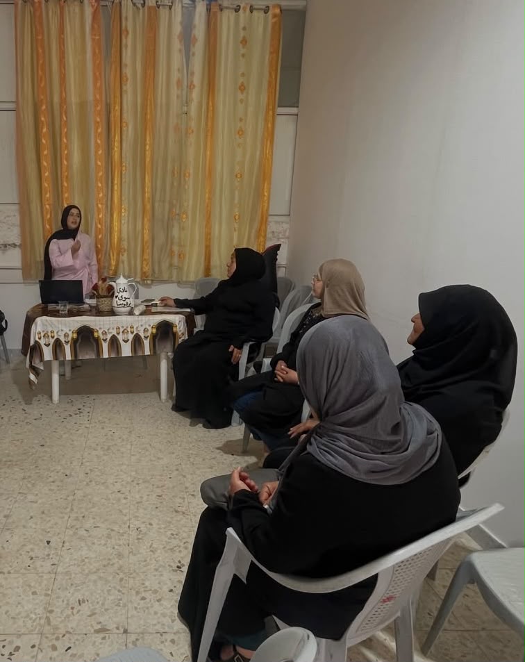 جمعية المرأة العاملة تنظم تدريباً متقدماً حول مهارات التواصل وبناء العلاقات في ترقوميا