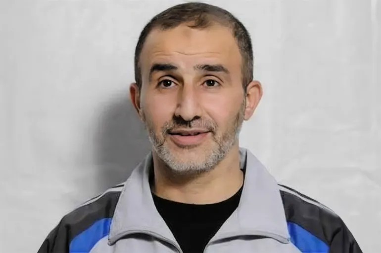 الأسير سلامة أكد أن حالته الصحية تتدهور وأنه يعاني من إسهال متواصل منذ عام دون تلقي العلاج (مواقع التواصل)