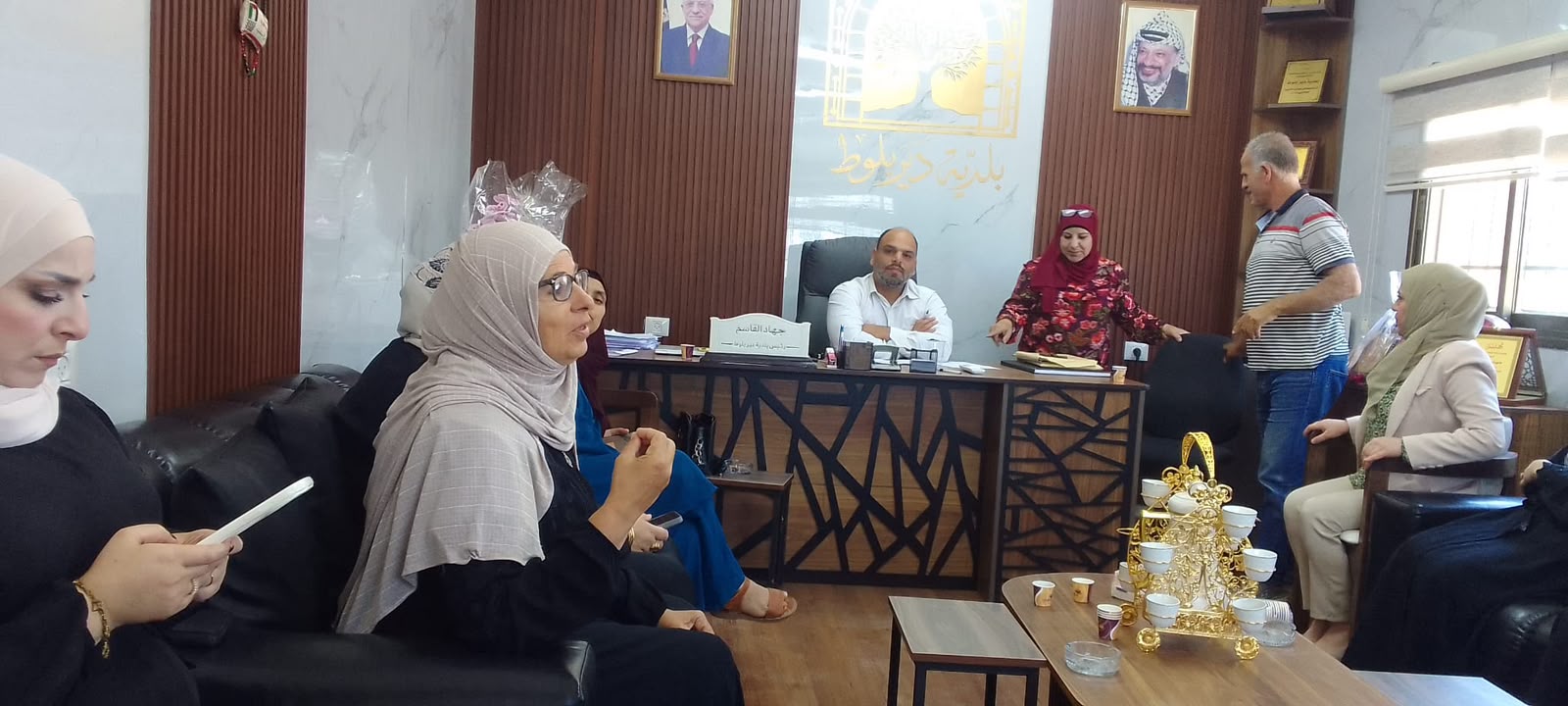 جمعية المرأة العاملة تعقد لقاءً لتعزيز الشراكة بين مجلس الظل والمجلس البلدي في دير بلوط