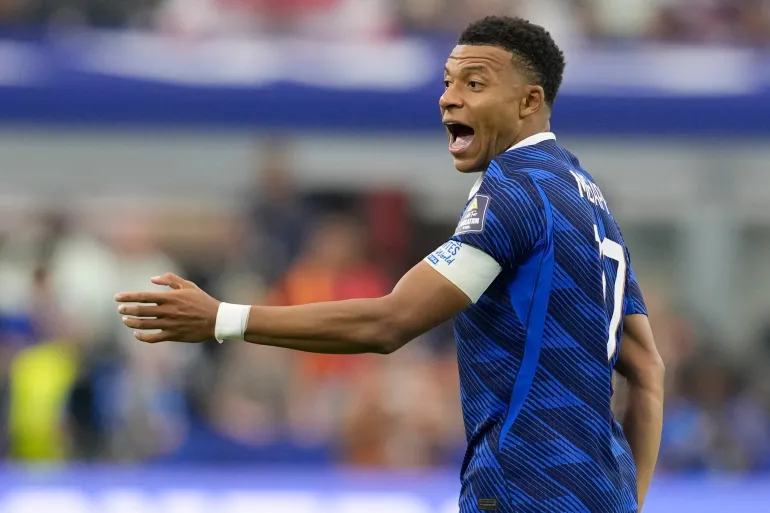 النجم الفرنسي كيليان مبابي خلال مباراة نصف نهائي كأس العالم 2026 ضد إسبانيا (أسوشيتد برس)