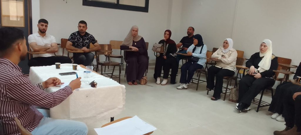 جمعية المرأة العاملة تنظم لقاءً حواريًا حول تعزيز مشاركة الشباب في الحكم المحلي وصنع القرار