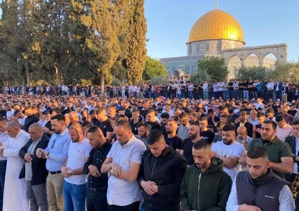 قوات الاحتلال تفرض حصاراً مشدداً وتخطف المفتي العام عقب انتهاء الخطبة مباشرة
