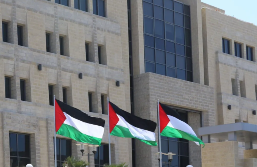 إلغاء لأوسلو وتدمير للسلام.. "الرئاسة الفلسطينية" تحذر من مخطط للاستيلاء على 100 نقطة بالضفة