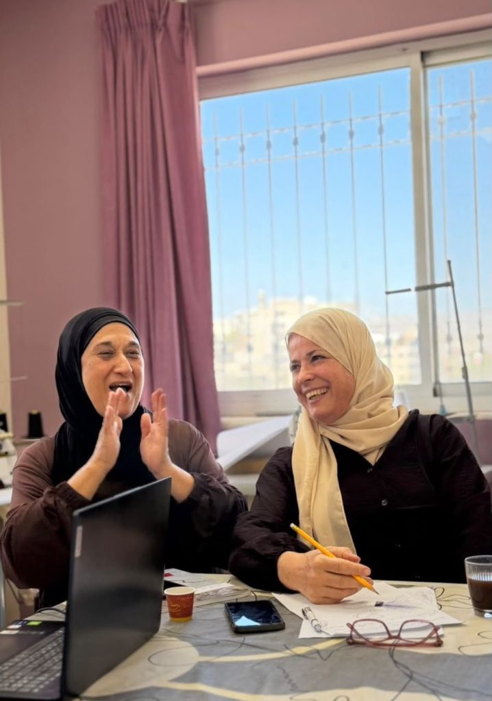 جمعية المرأة العاملة الفلسطينية تنظم تدريباً حول بناء شبكات الدعم للنساء بدار صلاح