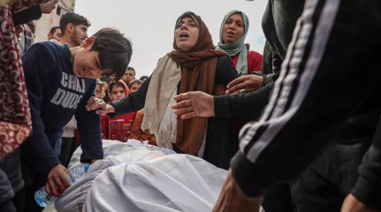 حمام دم متجدد في غزة.. 6 شهداء وعشرات المصابين برصاص الاحتلال منذ الصباح!