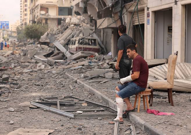 طواقم الإنقاذ تعجز عن الوصول للضحايا في الطرقات وتحت الركام المدمر