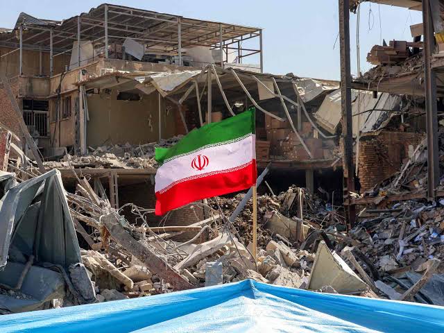 طهران تعلن استهداف قاعدة "أحمد الجابر" رداً على غارة قشم وتواصل إغلاق مضيق هرمز