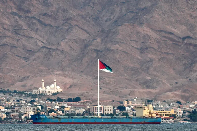 الدفاعات الجوية الأردنية تُسقط مسيّرة في الصحراء الشرقية وإسرائيل تعترض أخرى قرب الحدود