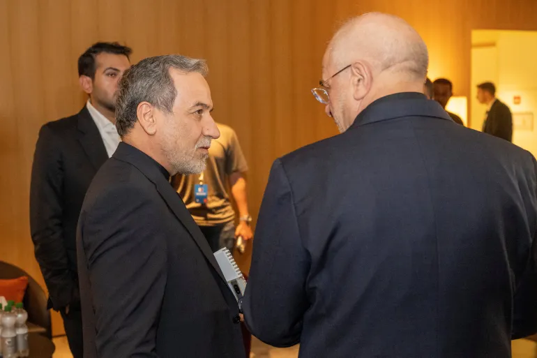 تتكرر تجربة ظريف مع عراقجي وقاليباف بمواجهة التيار المناهض للحوار (رويترز)