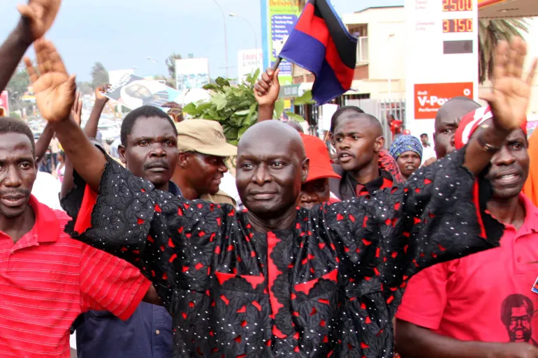 FILE PHOTO: Olara Otunnu, leader of the Uganda People's Congress party, arrives for his nomination as presidential candidate in the capital Kampala October 26, 2010. Uganda cleared on Monday candidates for next February's presidential poll seen as a test of democracy in a country about to start producing oil. REUTERS/Hudson Apunyo/File Photo اشتهر أوتونو بشغله منصب أول ممثل خاص للأمين العام للأمم المتحدة معني بالأطفال والنزاع المسلح (رويترز)