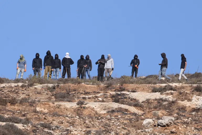 تصاعد اعتداءات المستوطنين على المزارعين الفلسطينيين في قرية بيتللو برام الله