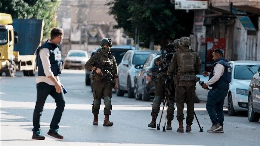 كشف تقرير صادر عن نقابة الصحفيين عن تسجيل 89 انتهاكاً إسرائيلياً خطيراً ضد الطواقم الإعلامية خلال شهر حزيران المنصرم.