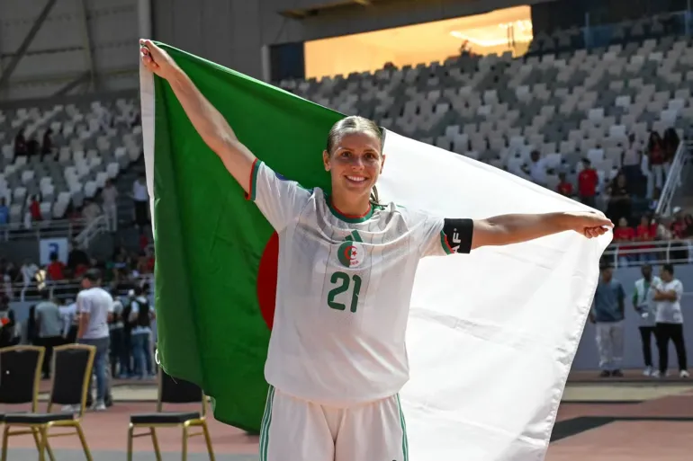 قائدة منتخب سيدات الجزائر لكرة القدم مارين دافور (موقع فيفا)
